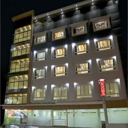 Kenz Residency Hotell Kochi Exteriör bild