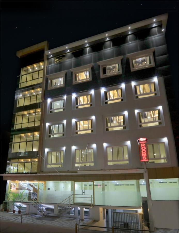 Kenz Residency Hotell Kochi Exteriör bild