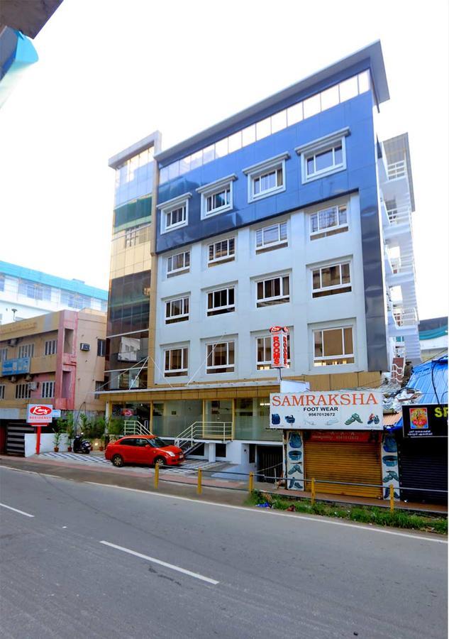Kenz Residency Hotell Kochi Exteriör bild